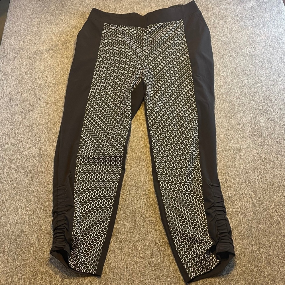 Zenergy‎ by Chico's Women's Pull-On Ankle Pants Black Diamond Print Size 12-14